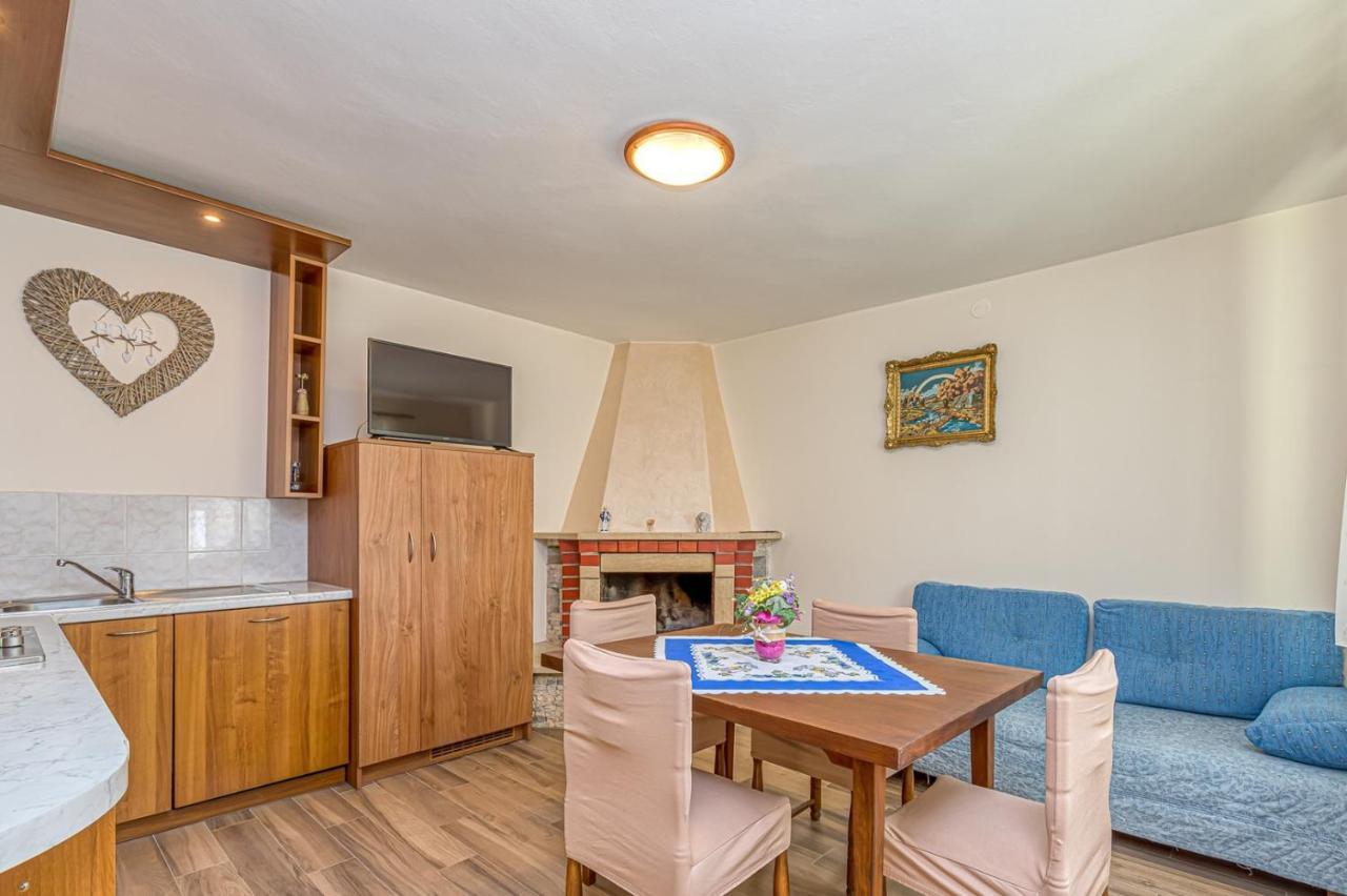 Apartment Flores Stari Pazin Eksteriør bilde